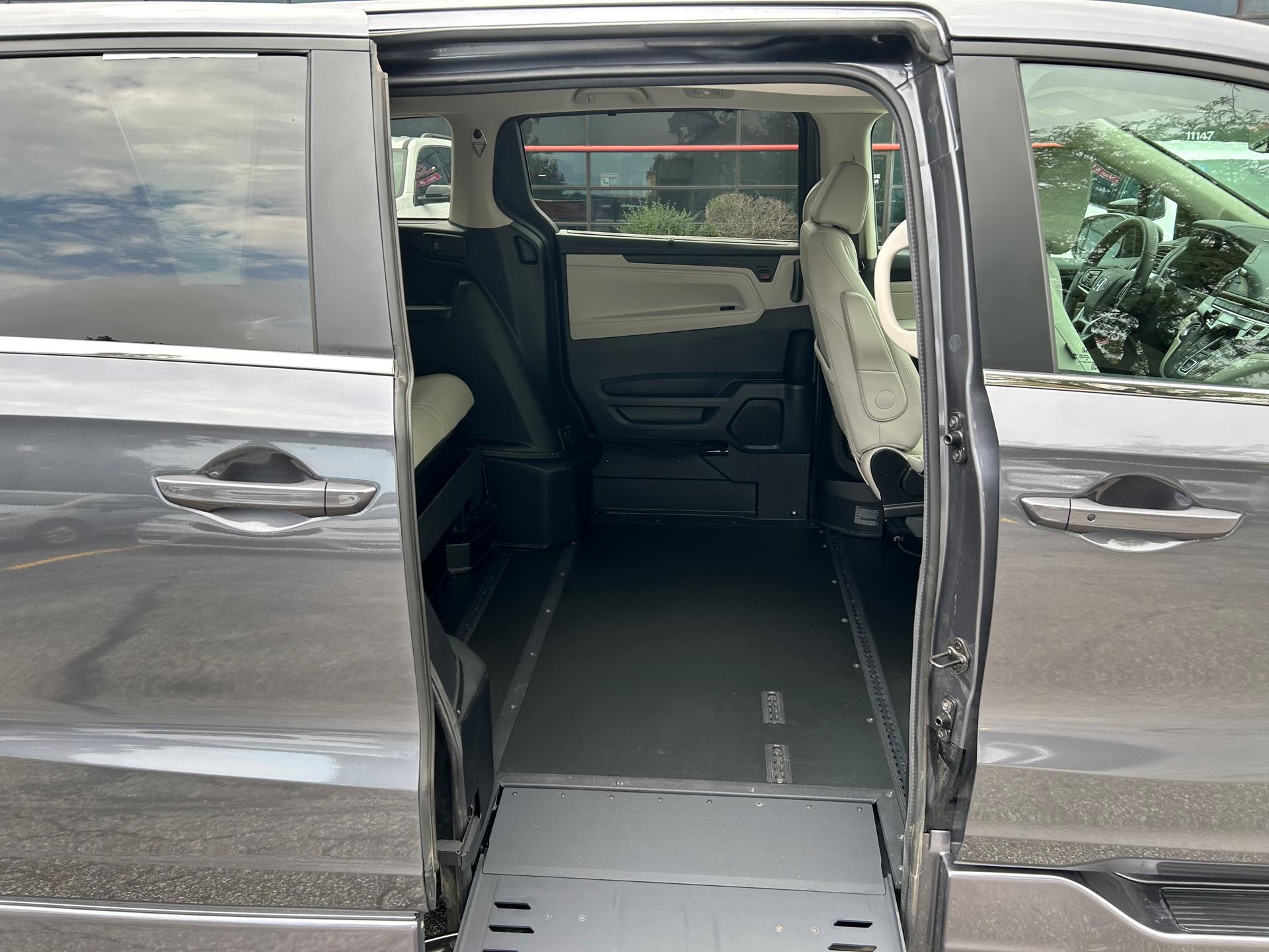 PRE OWNED 2025 Honda Odyssey EX-L