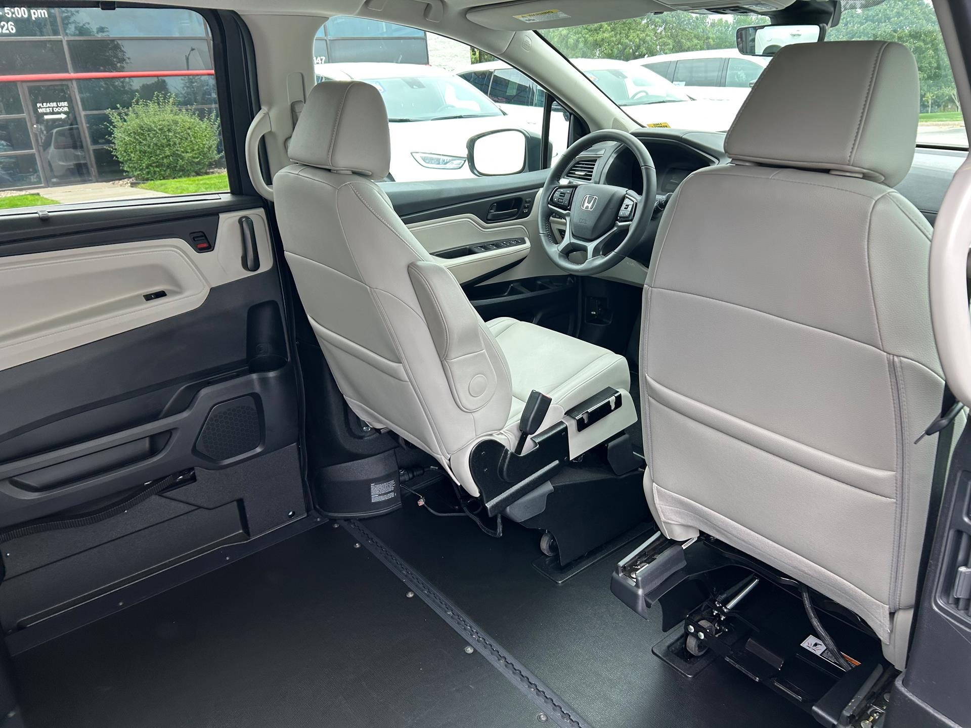 PRE OWNED 2025 Honda Odyssey EX-L