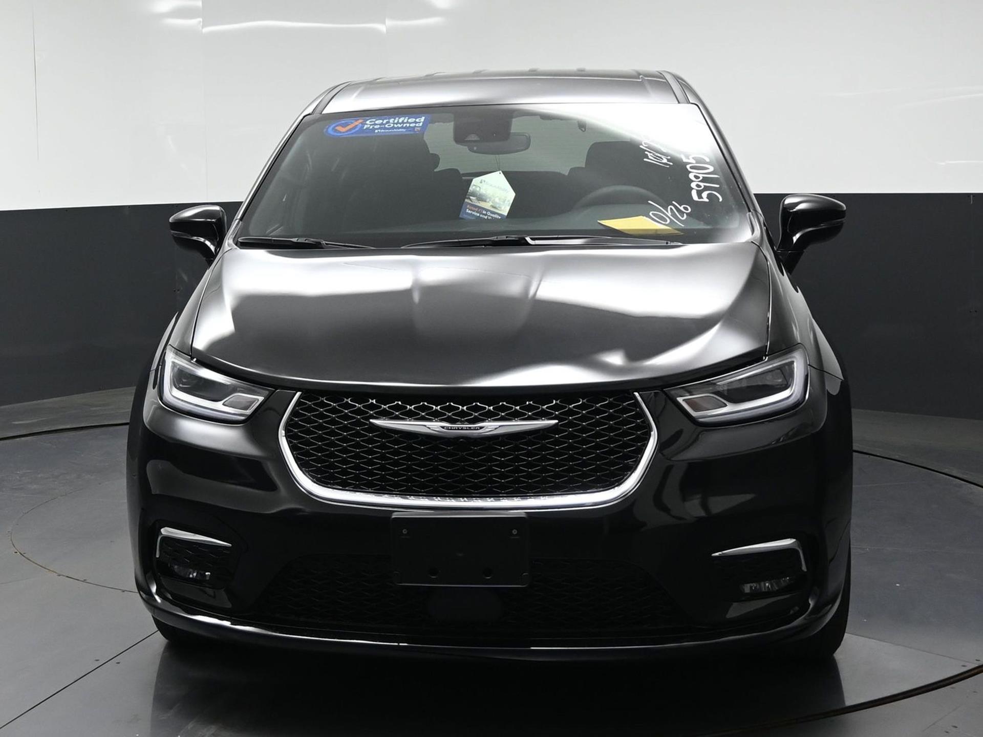 PRE OWNED 2025 Chrysler Pacifica Select