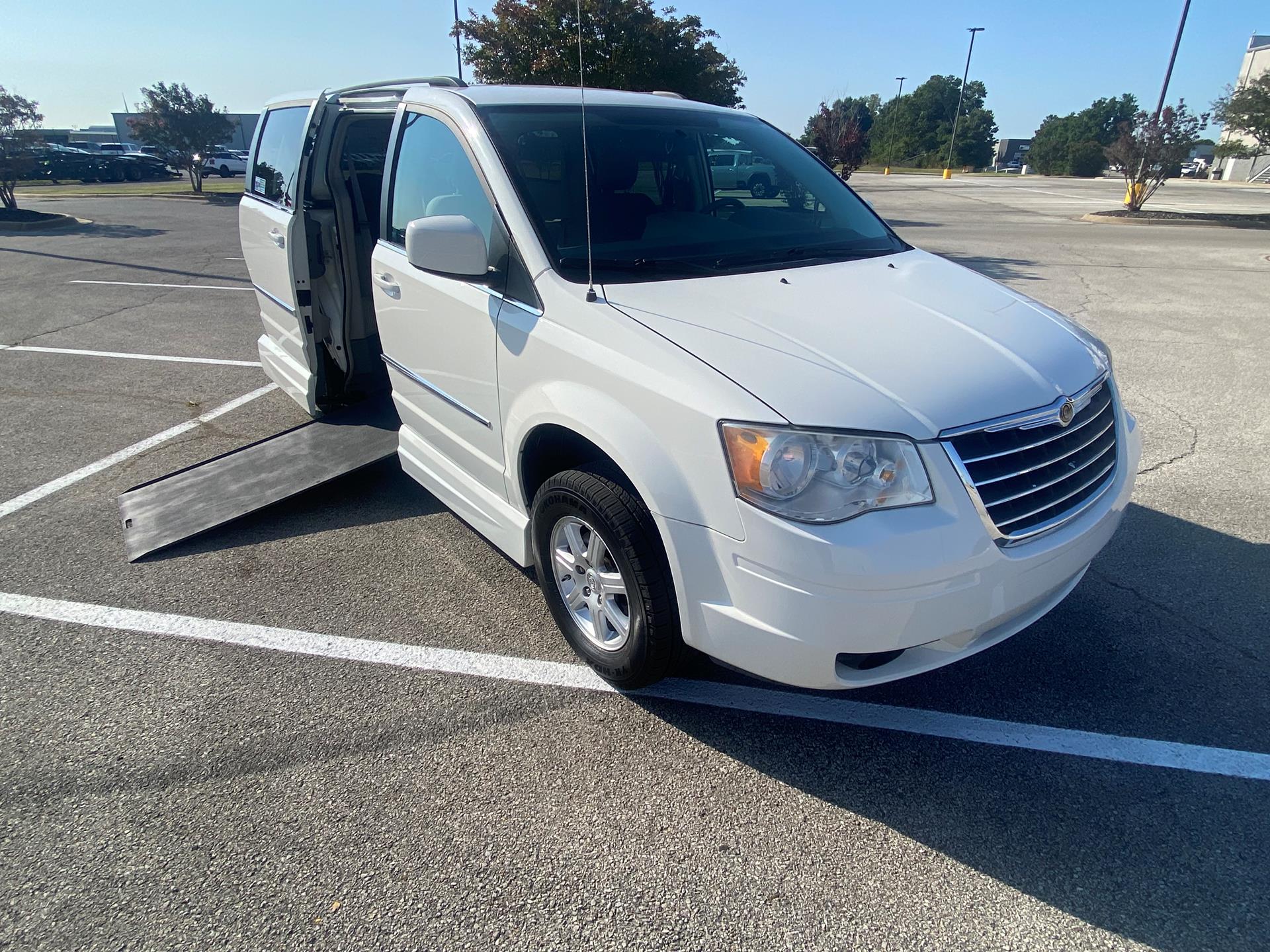 2010 Chrysler Town & Country