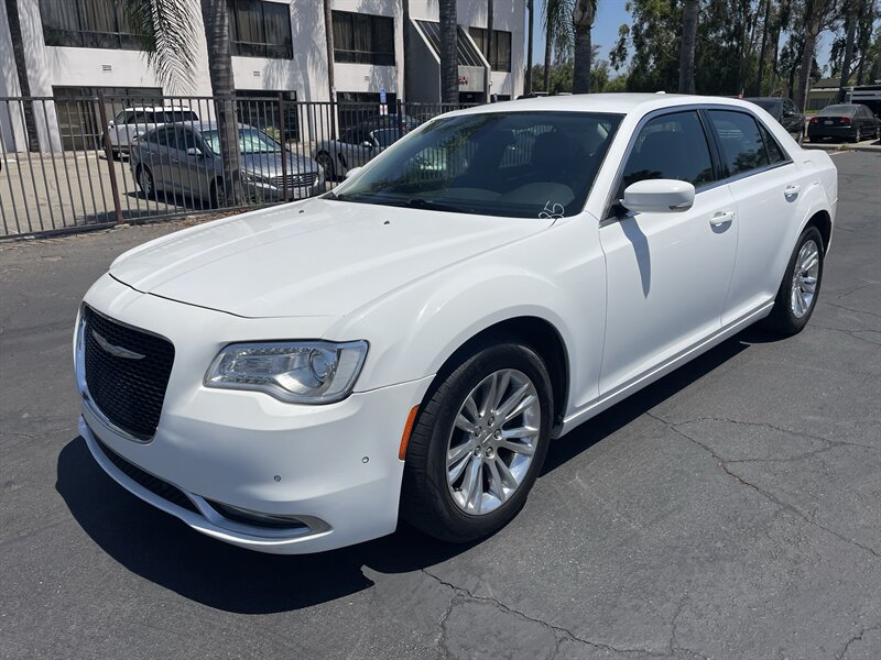 2017 Chrysler 300