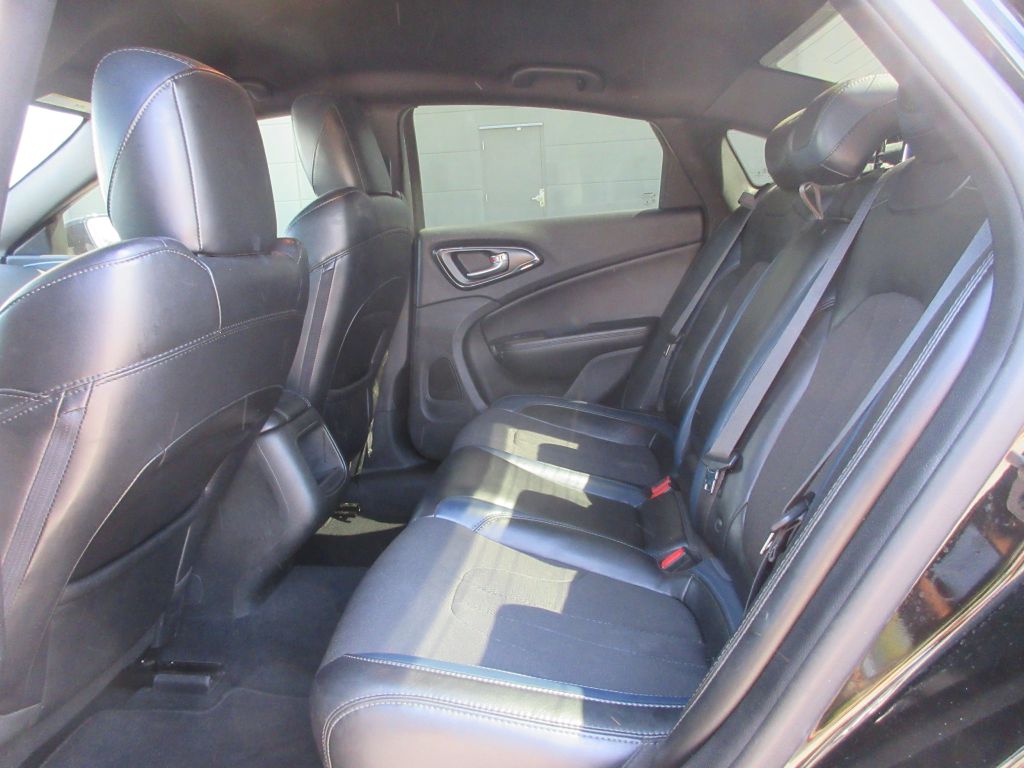 Car Image 9