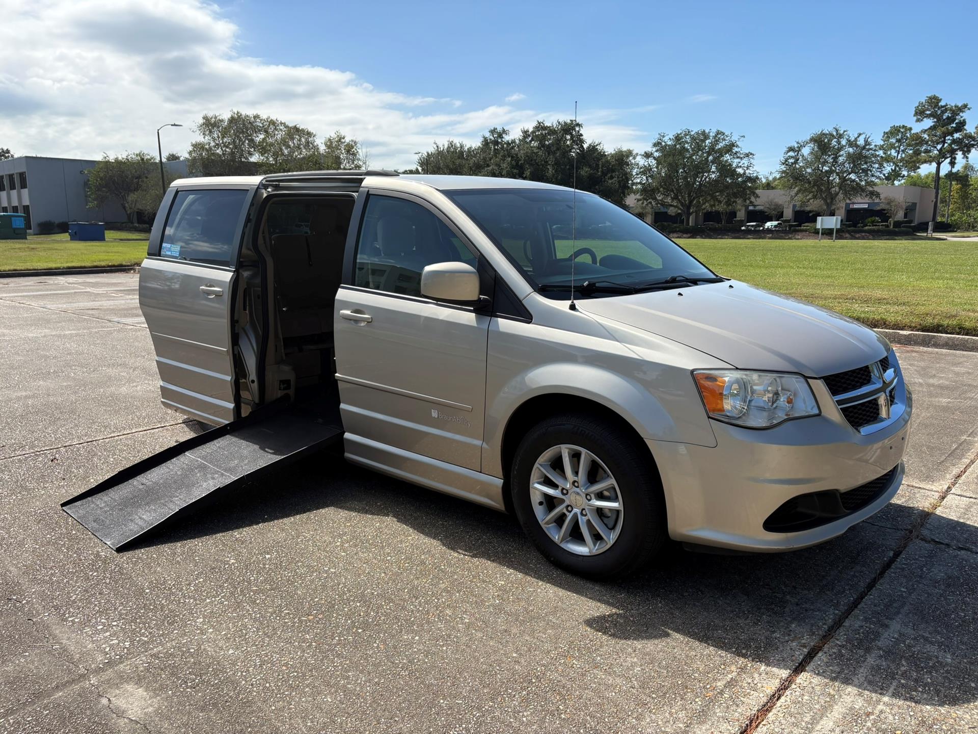 PRE OWNED 2013 Dodge Grand Caravan SXT