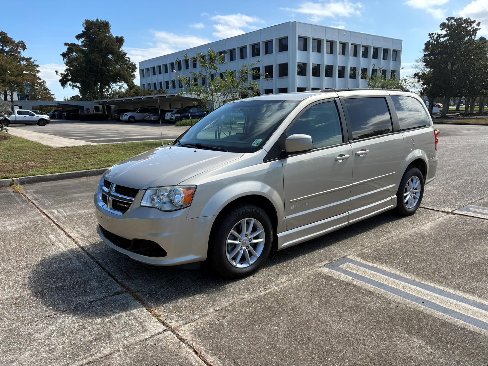 PRE OWNED 2013 Dodge Grand Caravan SXT