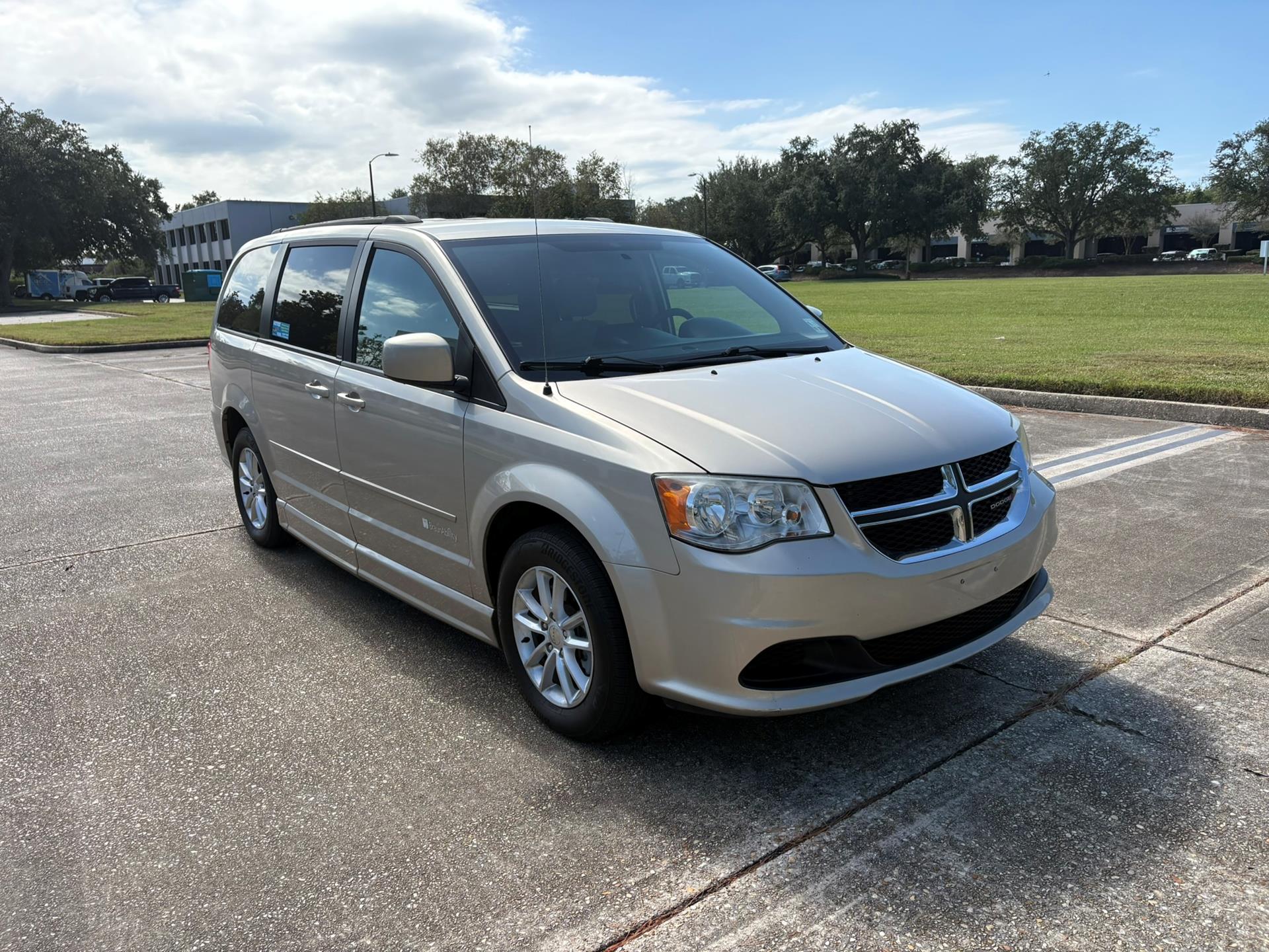 PRE OWNED 2013 Dodge Grand Caravan SXT
