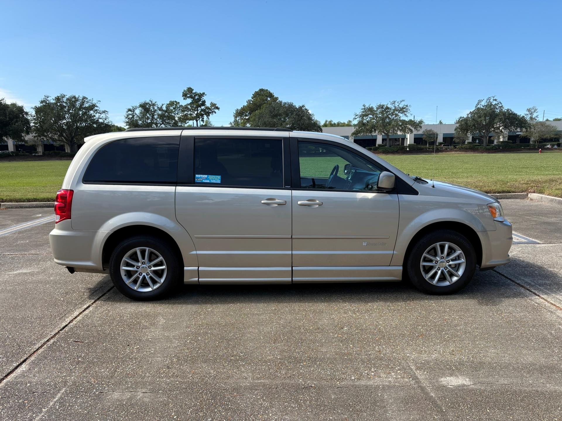 PRE OWNED 2013 Dodge Grand Caravan SXT