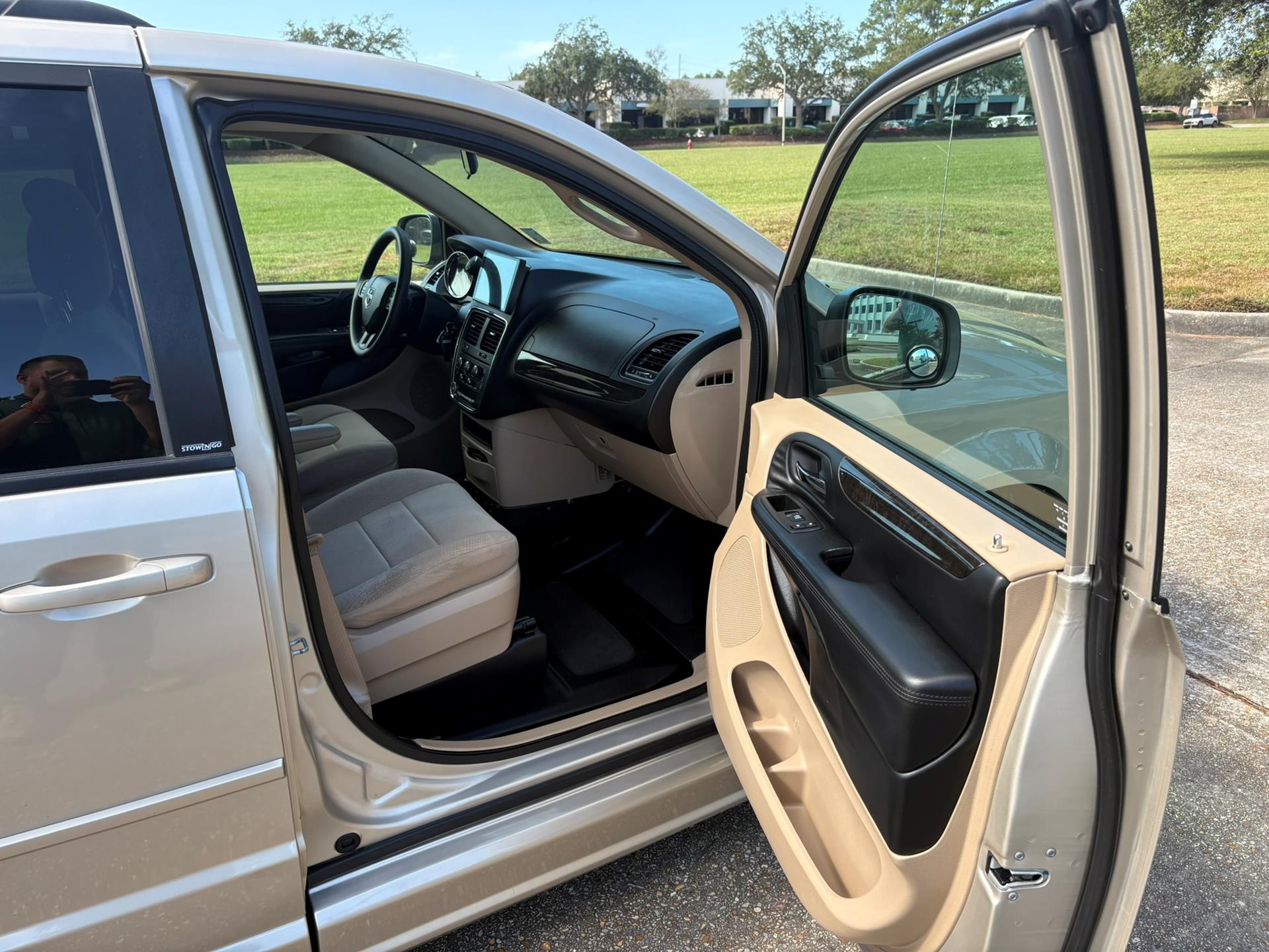 PRE OWNED 2013 Dodge Grand Caravan SXT