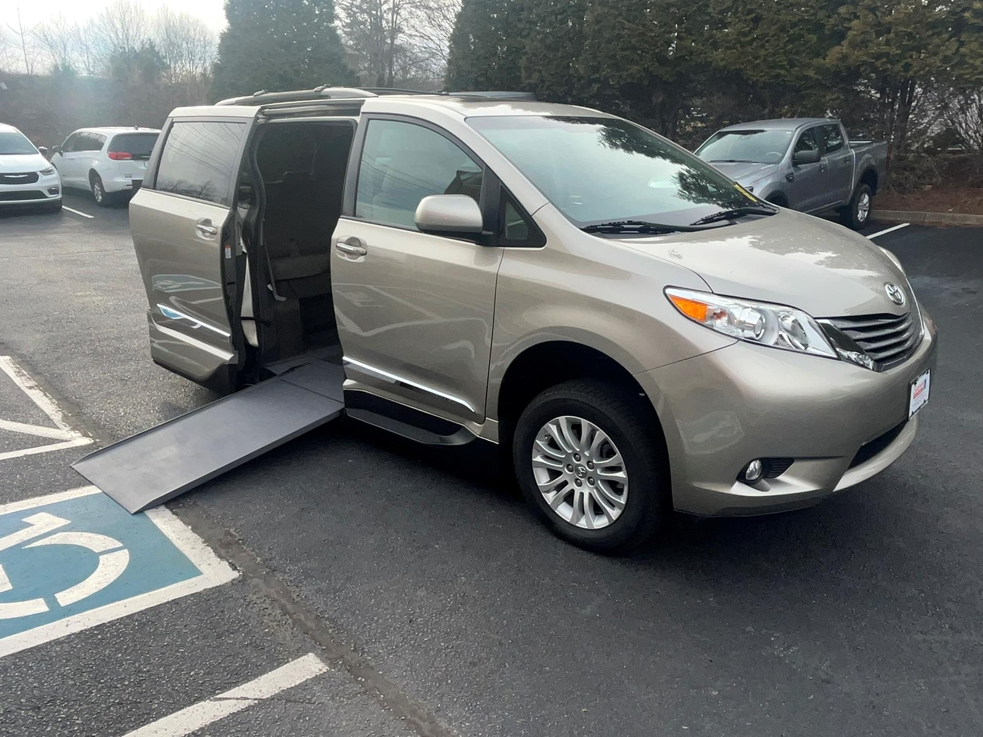 2016 Toyota Sienna XLE Premium