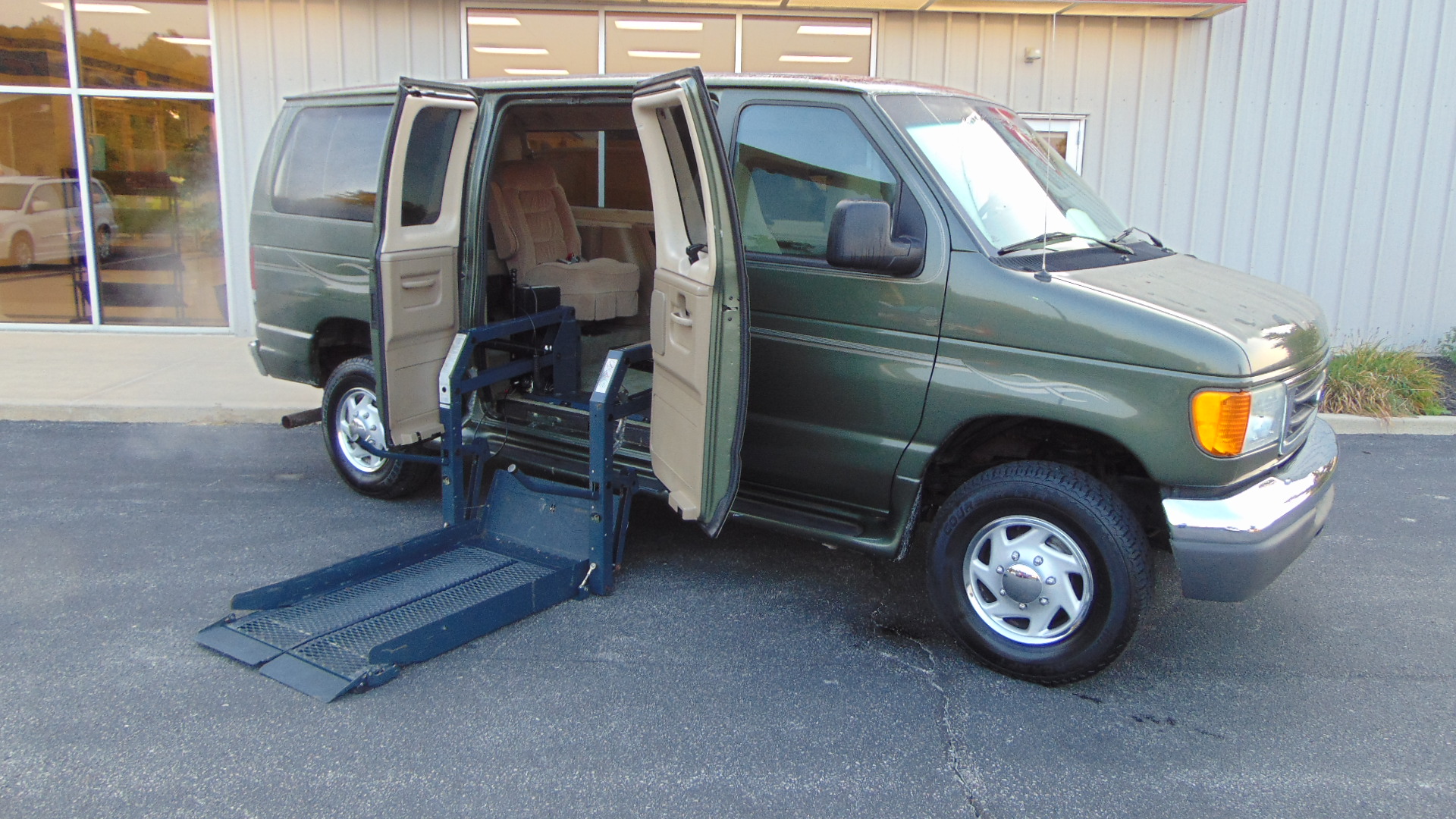 2005 ford econoline van