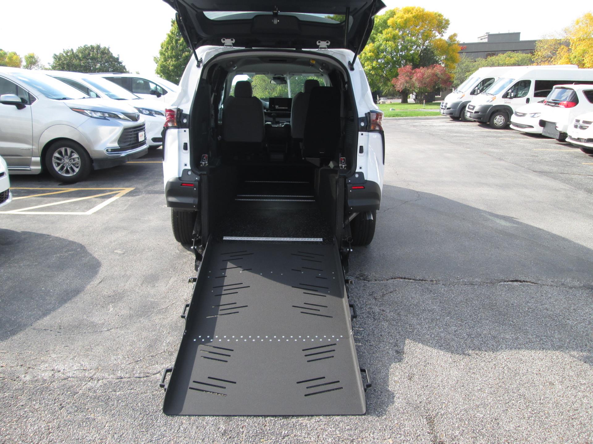 2025 Toyota Sienna LE