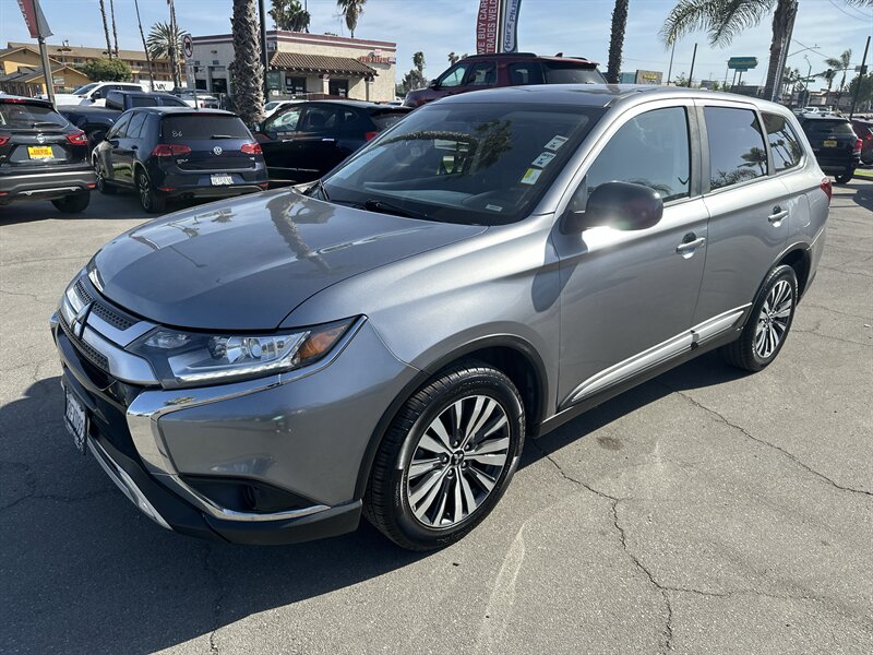 2020 Mitsubishi Outlander ES S-AWC's photo