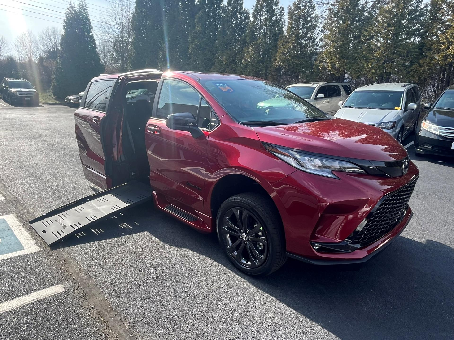 PRE OWNED 2026 Toyota Sienna XSE Sport