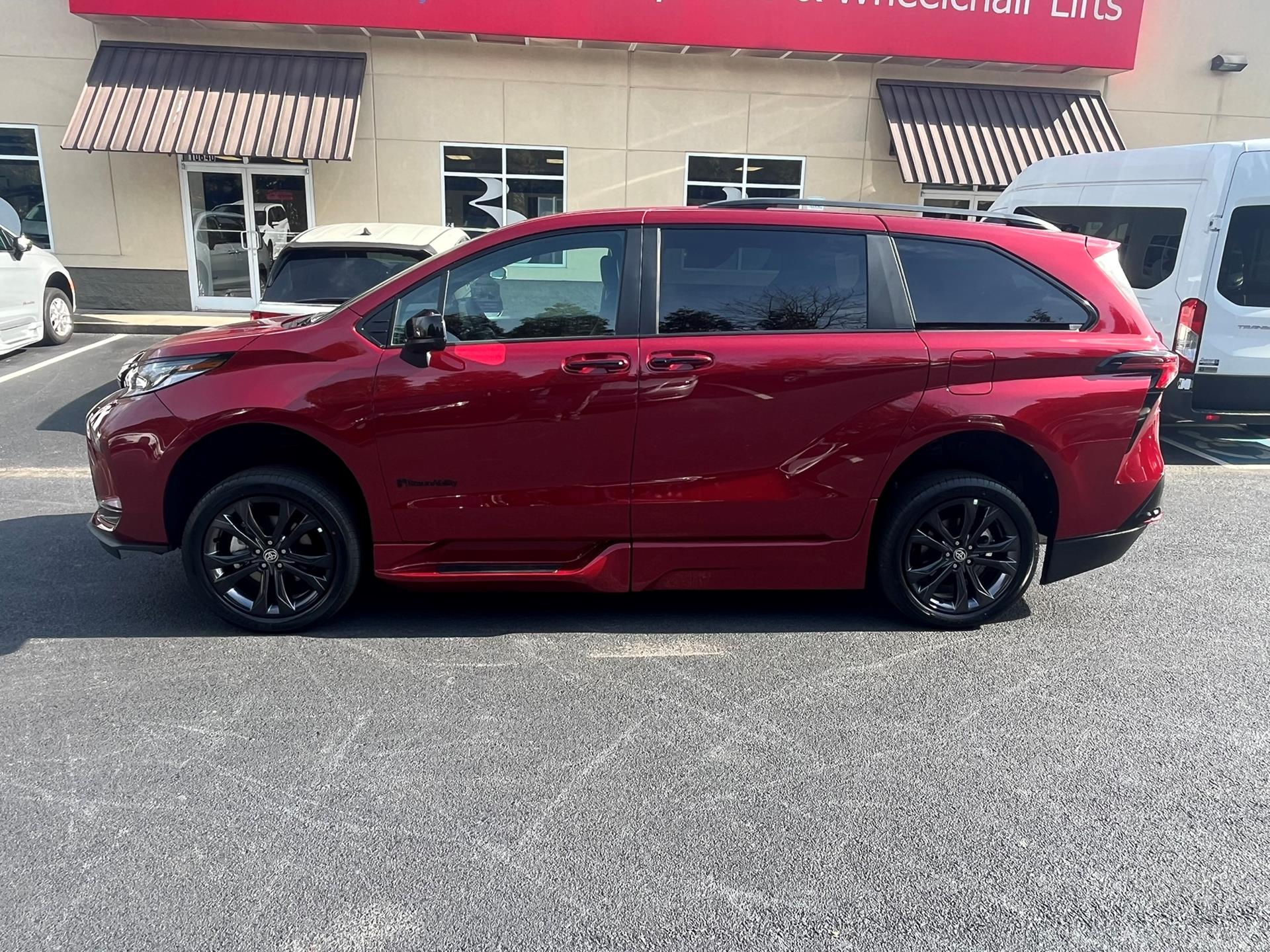 PRE OWNED 2026 Toyota Sienna XSE Sport