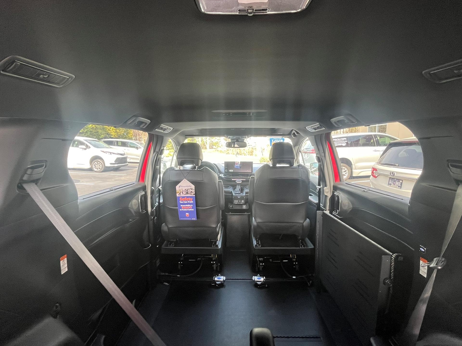PRE OWNED 2026 Toyota Sienna XSE Sport