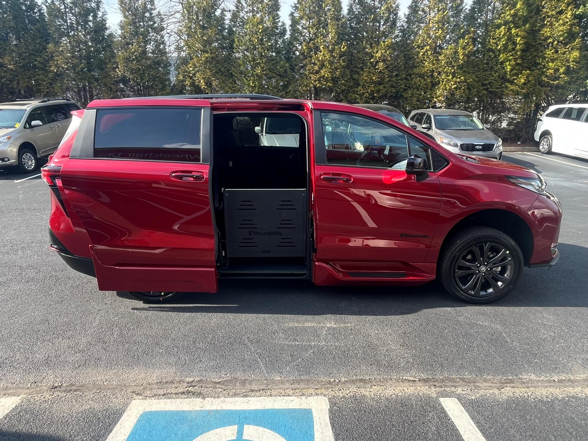 PRE OWNED 2026 Toyota Sienna XSE Sport