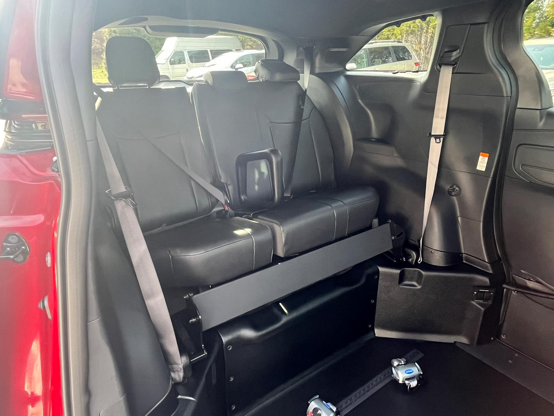PRE OWNED 2026 Toyota Sienna XSE Sport