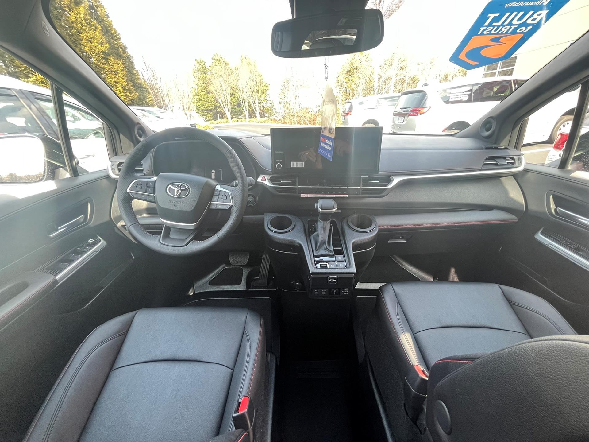 PRE OWNED 2026 Toyota Sienna XSE Sport