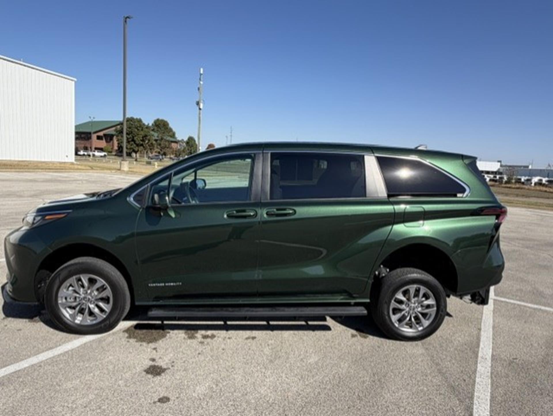PRE OWNED 2024 Toyota Sienna LE