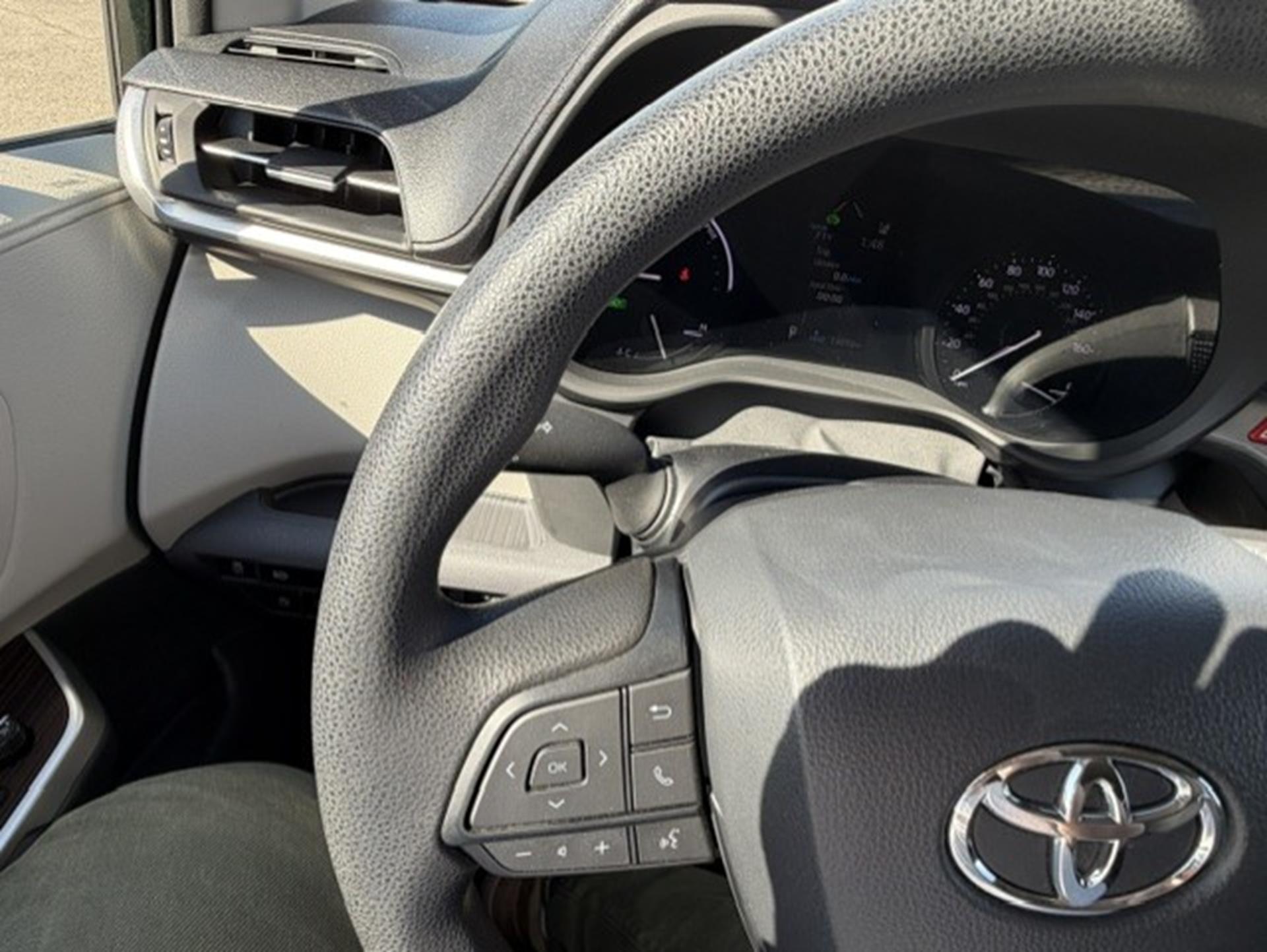 PRE OWNED 2024 Toyota Sienna LE
