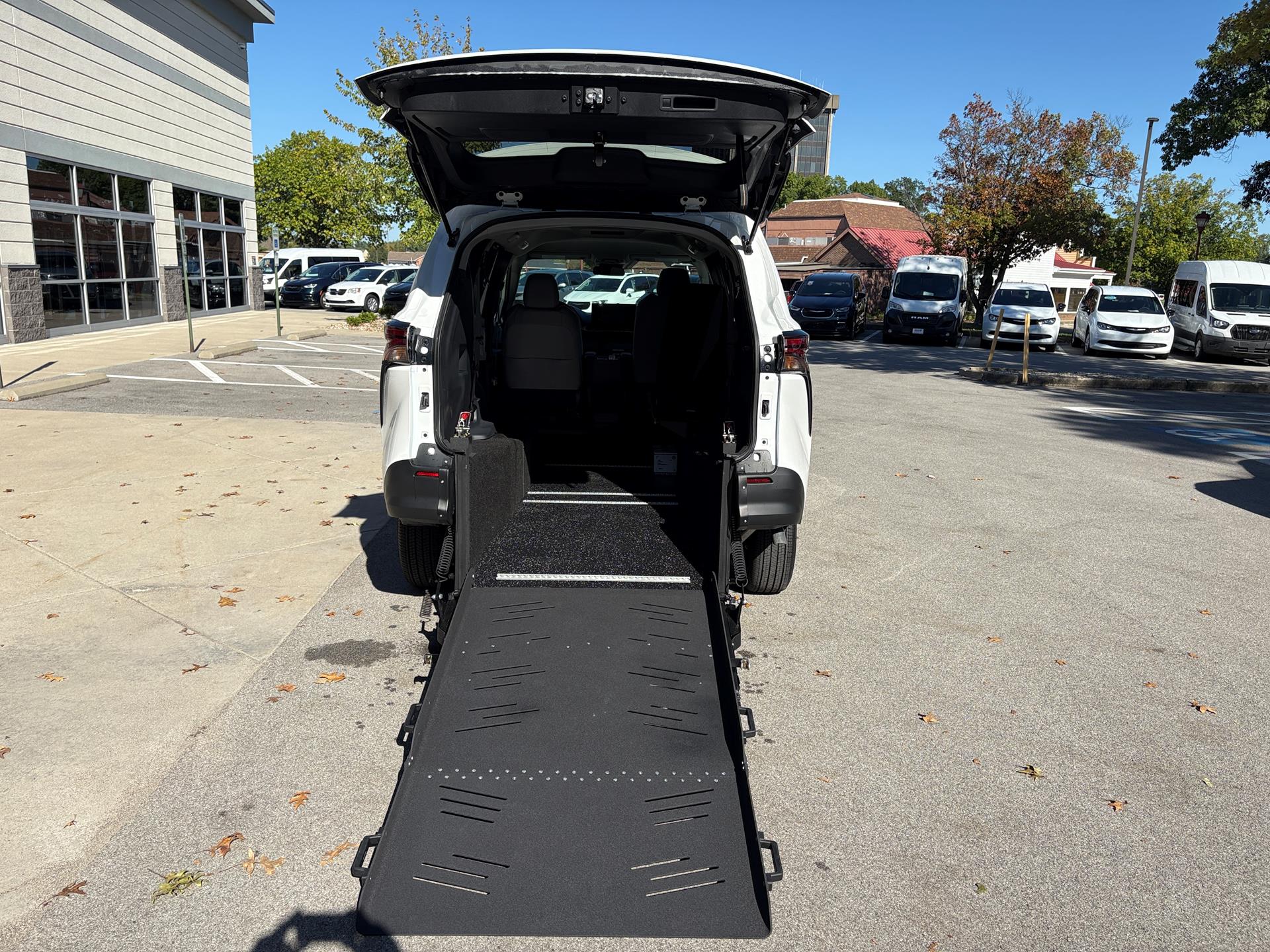 2025 Toyota Sienna LE