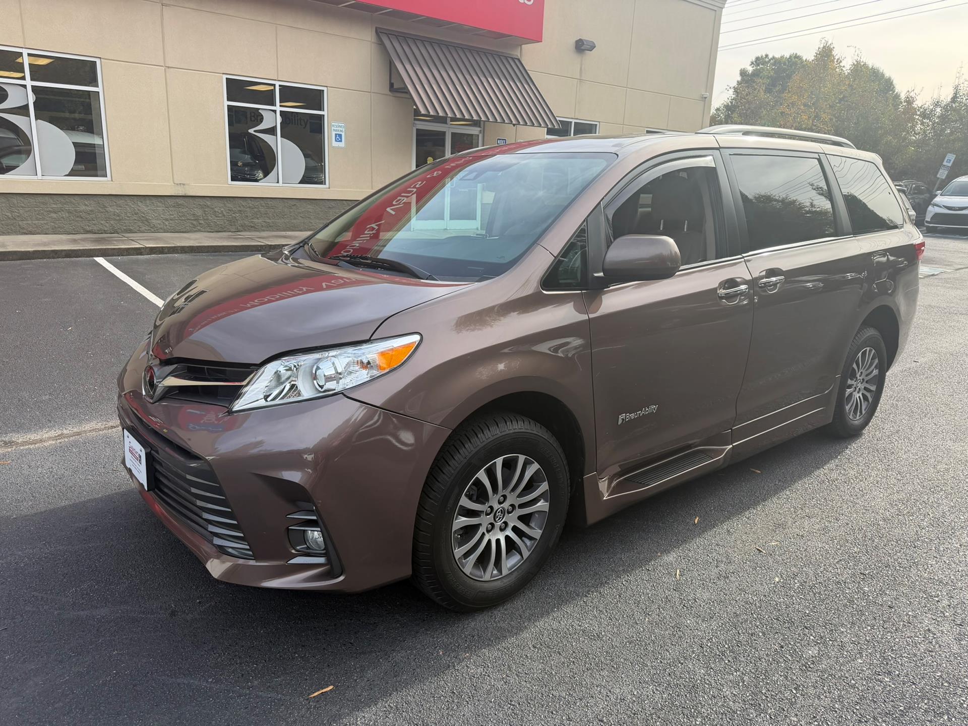 PRE OWNED 2020 Toyota Sienna XLE Premium