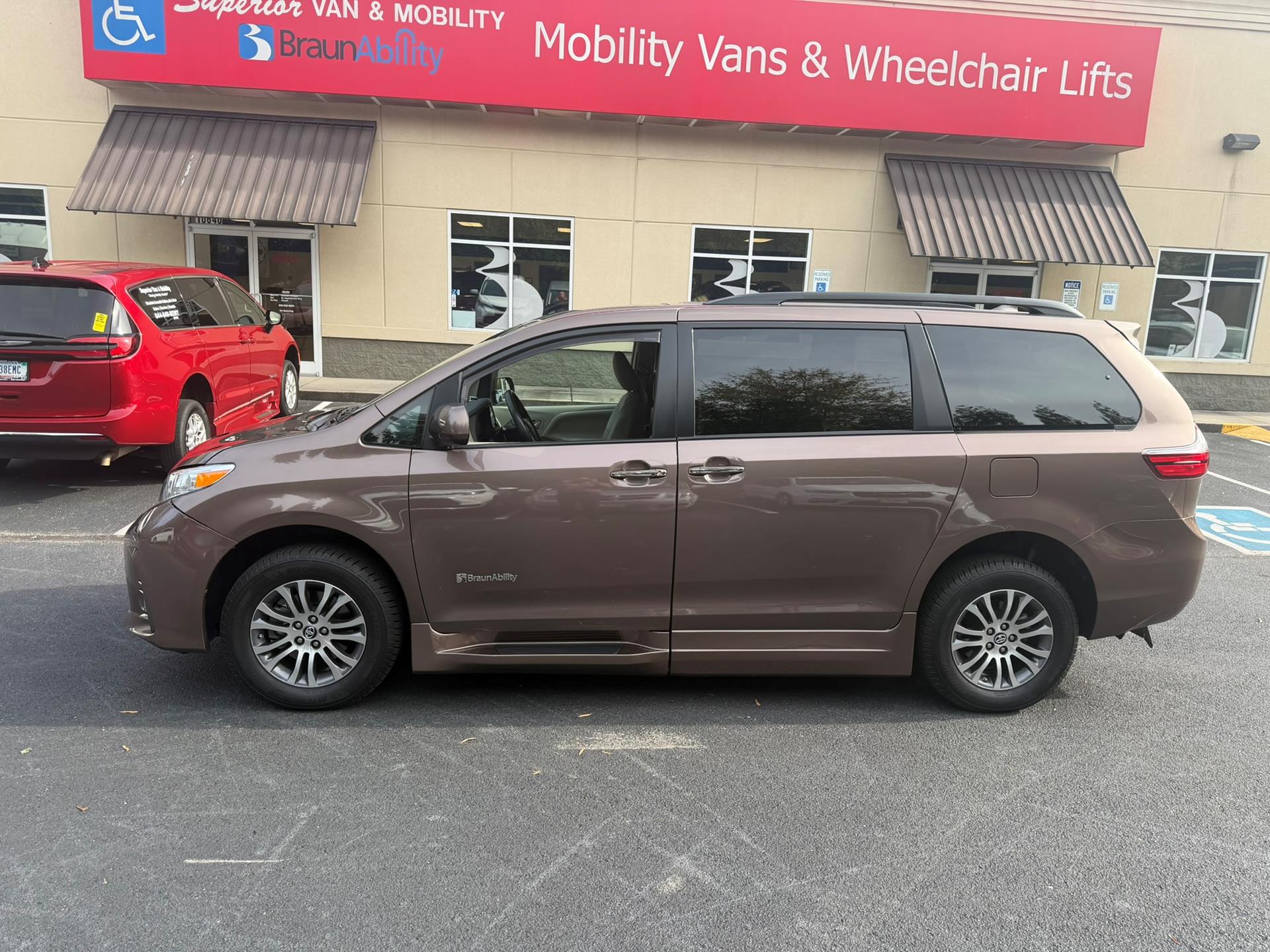 PRE OWNED 2020 Toyota Sienna XLE Premium
