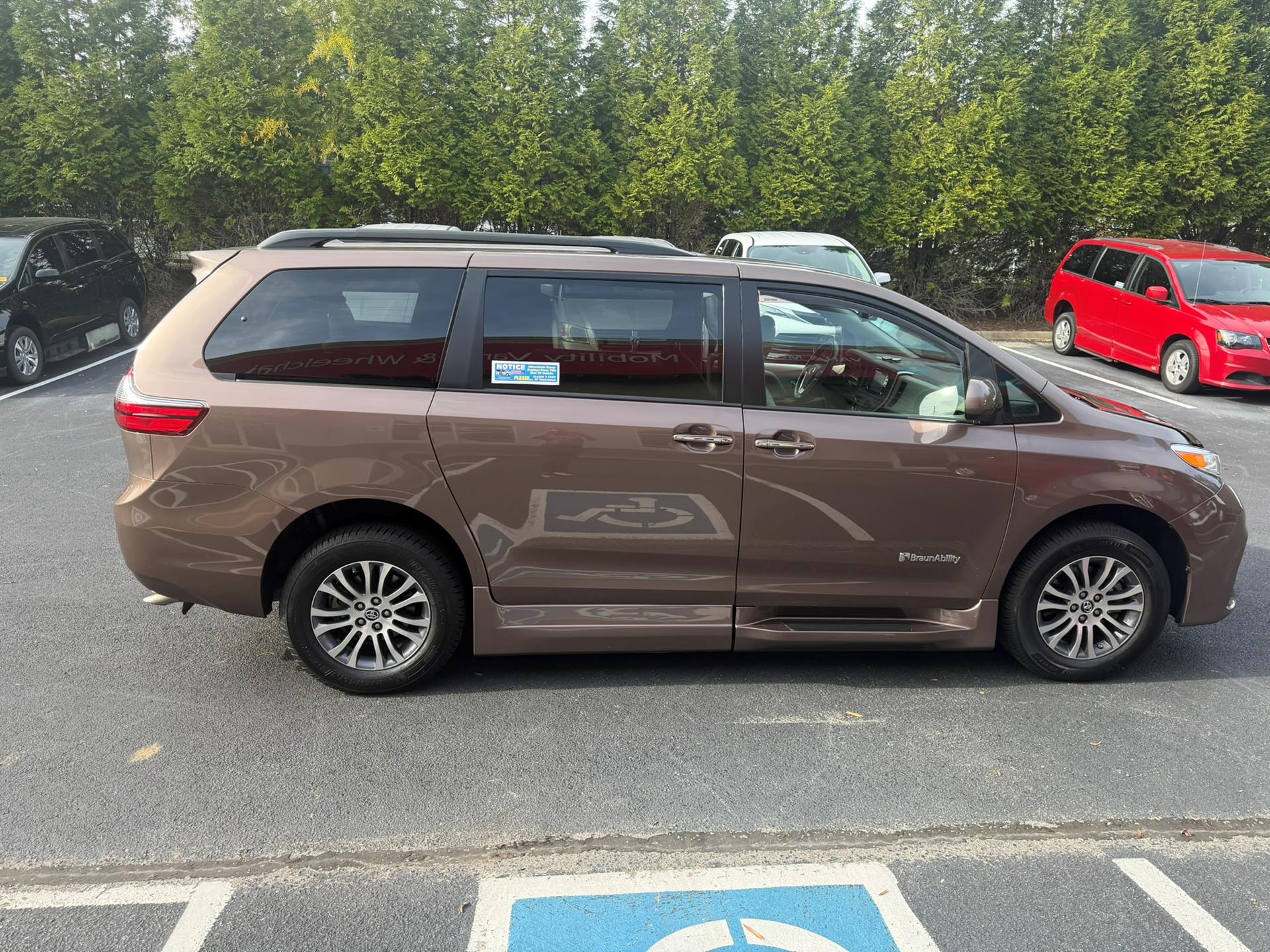 PRE OWNED 2020 Toyota Sienna XLE Premium