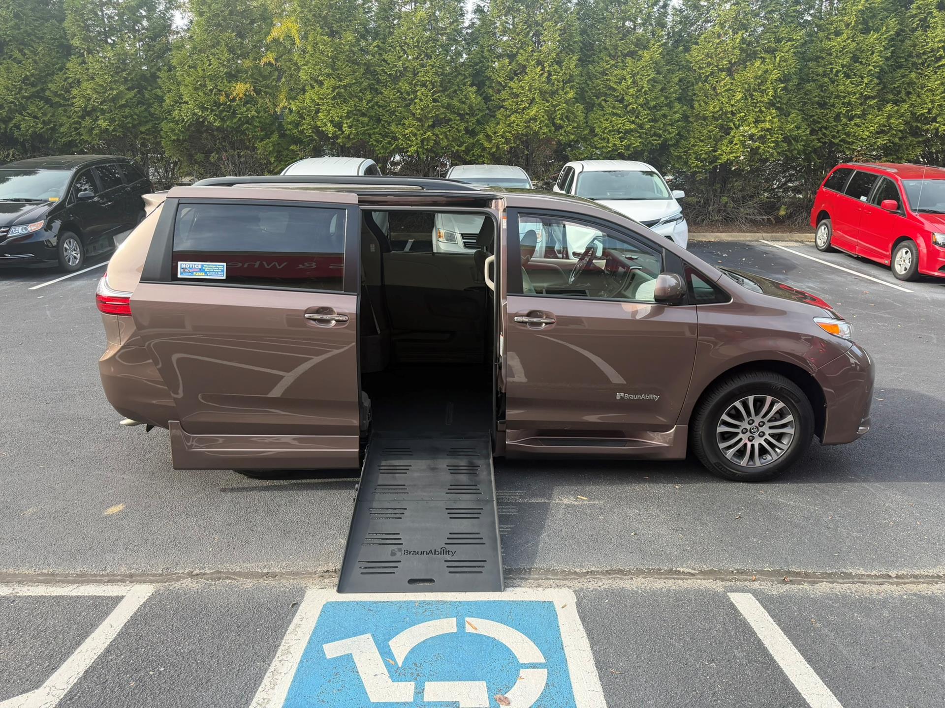 PRE OWNED 2020 Toyota Sienna XLE Premium