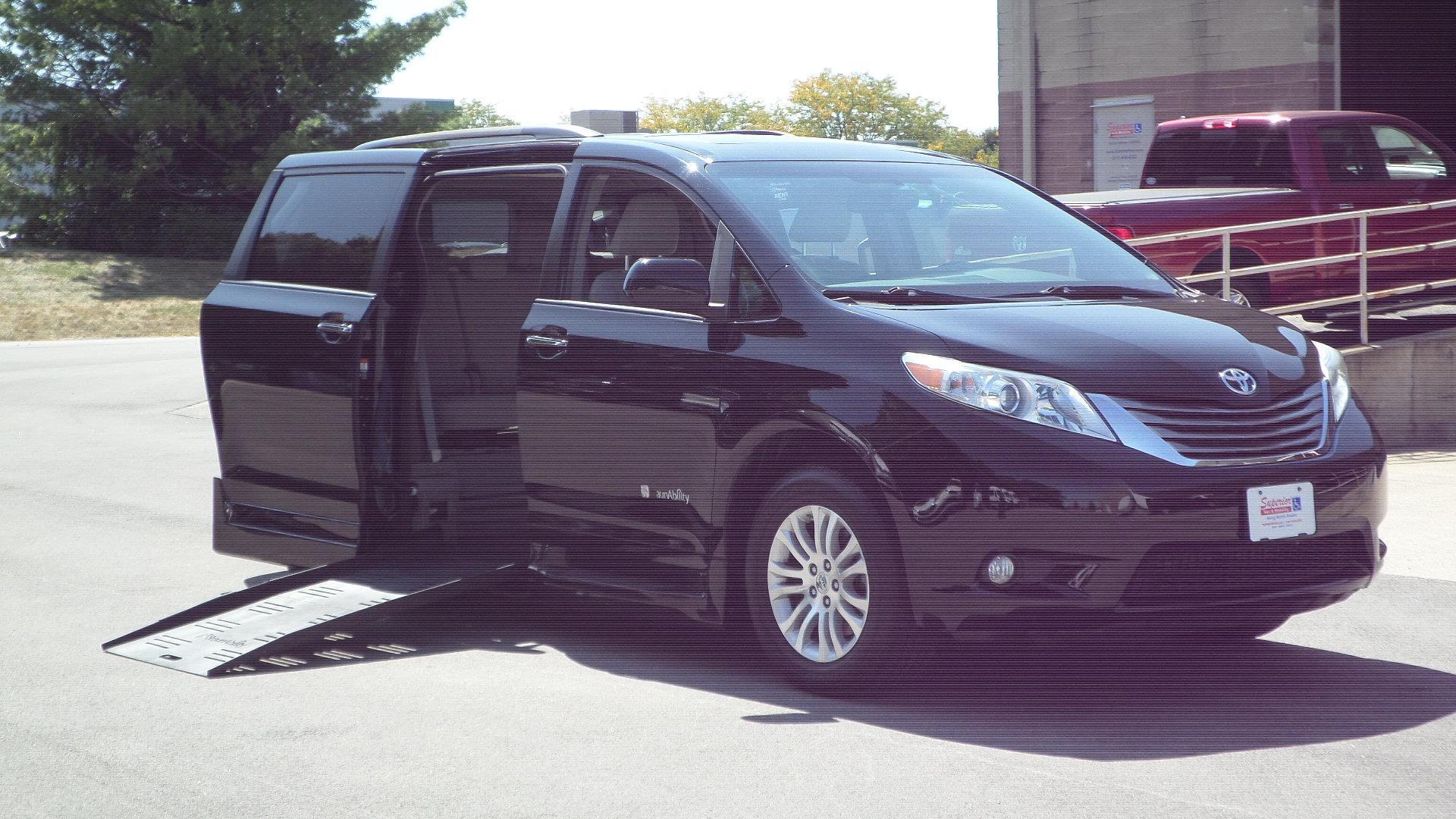 2017 Toyota Sienna XLE Premium