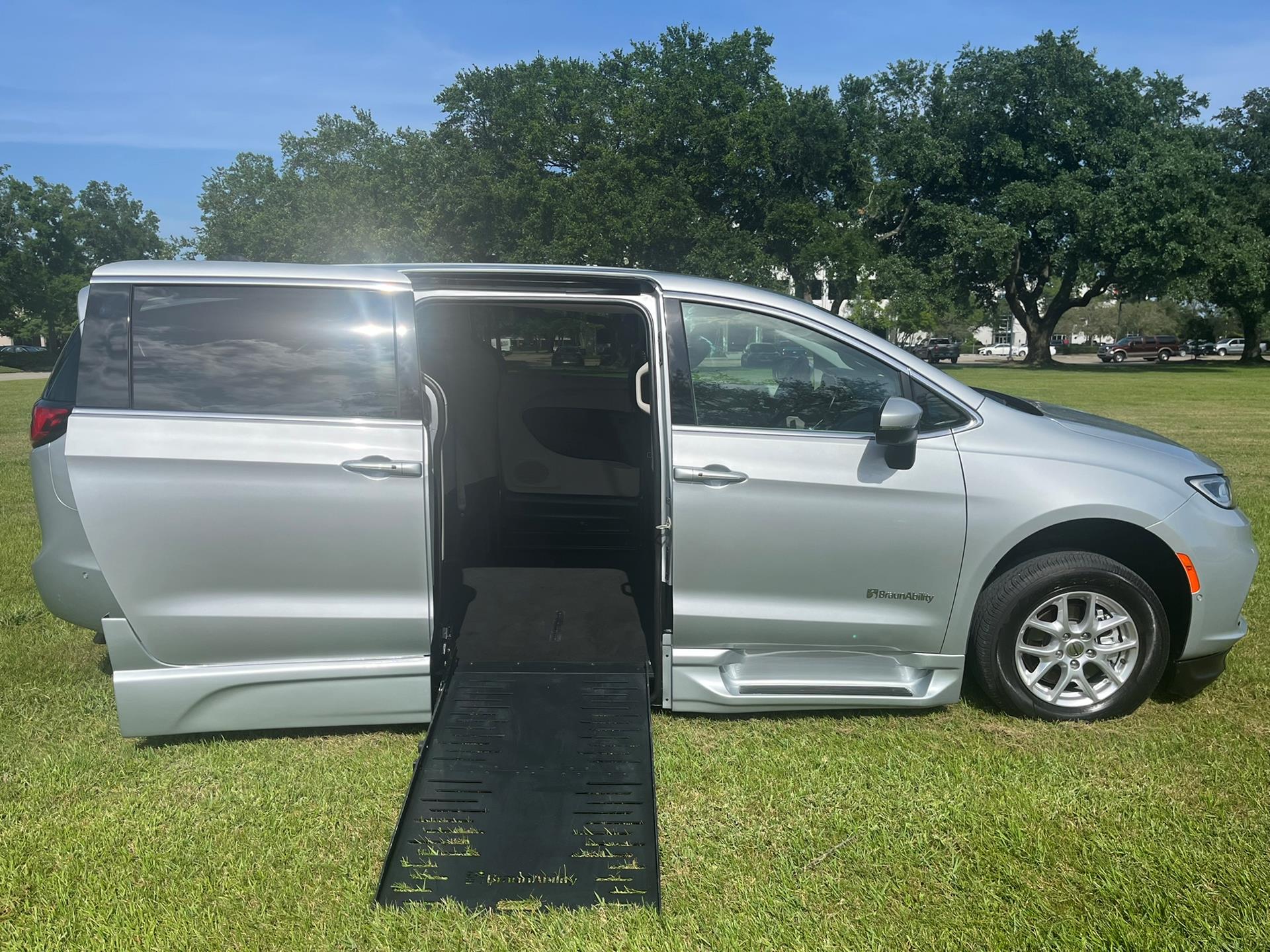 Used 2023 Chrysler Pacifica Touring L with VIN 2C4RC1BG7PR561732 for sale in Louisville, KY